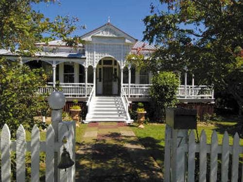 QLD Brisbane Hinterland * Traditional B & B Queenslander for SALE *