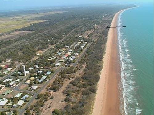 QLD Coral Coast * B & B potential on the beach *