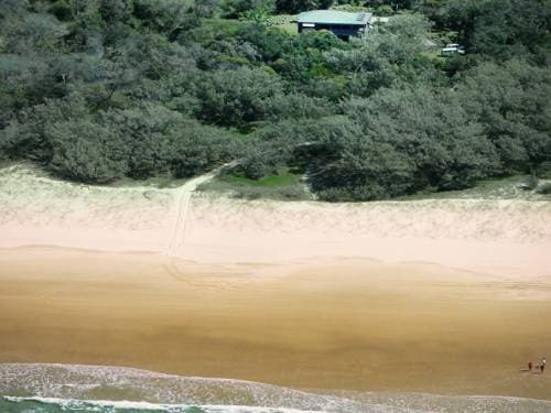 BEACHFRONT ISLAND LIVING WITH SUCCESSFUL BUSINESS